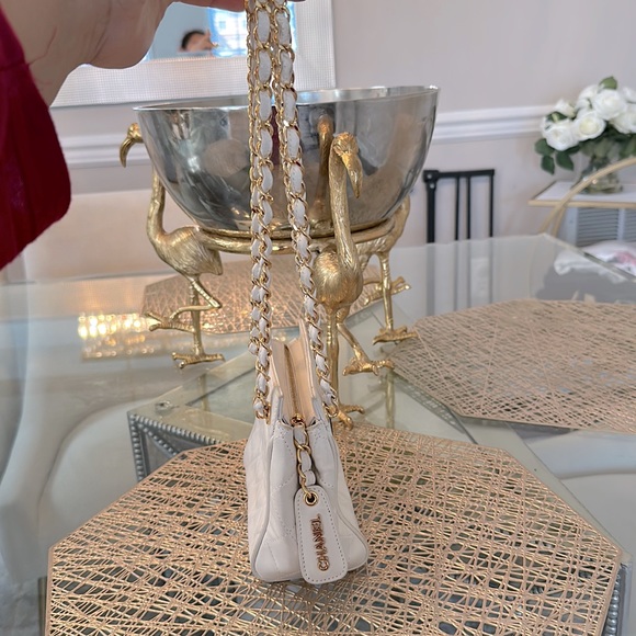 Authentic Chanel calfskin bag very good condition comes with authenticity card - Picture 7 of 9